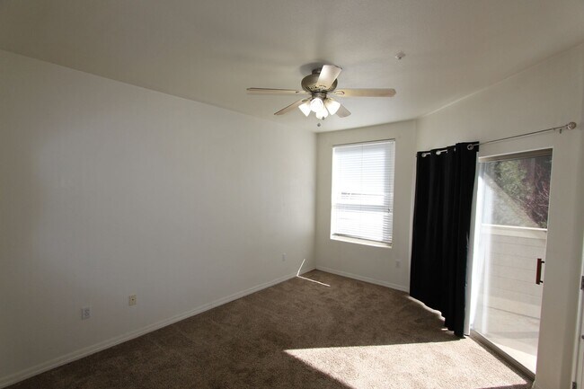 Building Photo - $500 off 1st months Rent!_3-Bedroom Summit Park Condo with Fireplace, Balcony & Covered Parking