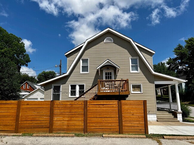 Building Photo - 1509 Clark St