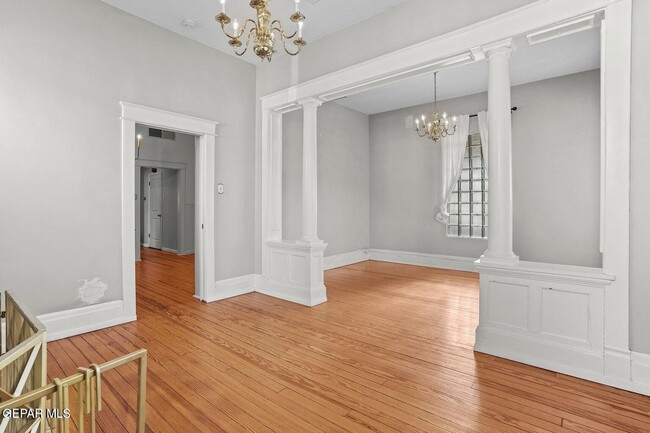 Building Photo - 3225 Fort Blvd