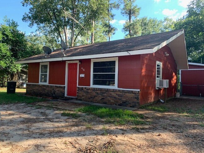 Building Photo - 416 Esther Blvd
