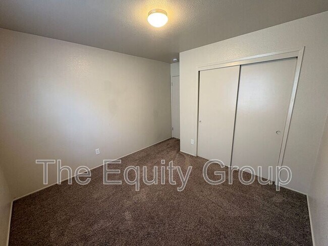 Building Photo - 869 Belmont St