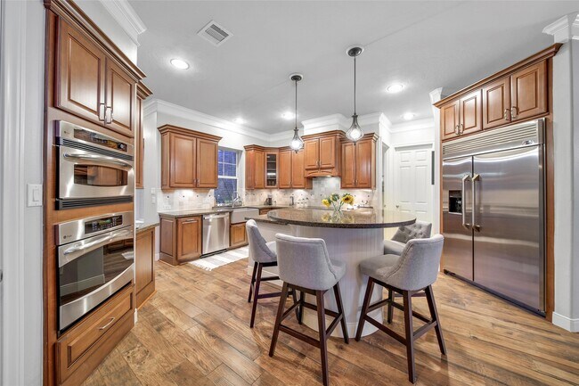 Building Photo - 5902 Royal Hill Ct