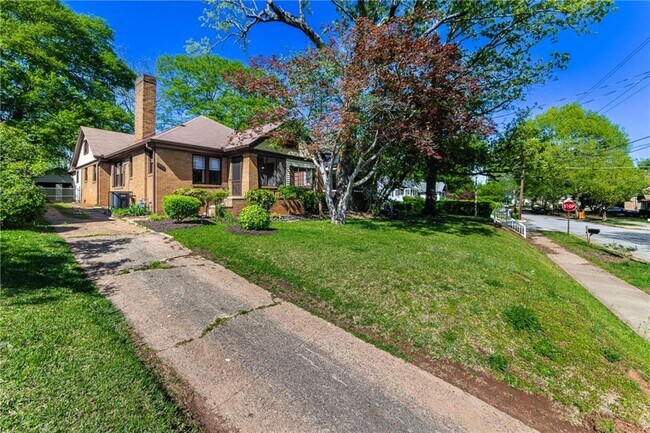 Building Photo - 1029 Katherwood Dr SW