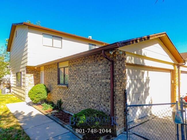 Building Photo - 8261 Ivy Dr