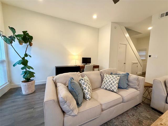 Building Photo - 2807 Throckmorton St