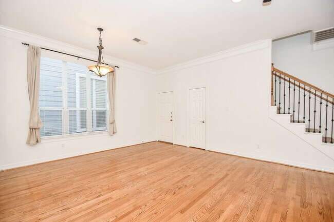 Building Photo - 3313 New Garden View Ln