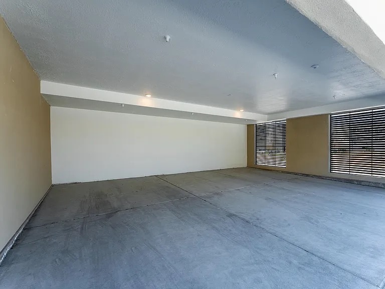 Building Photo - 8362 S Iris Lumi Ln