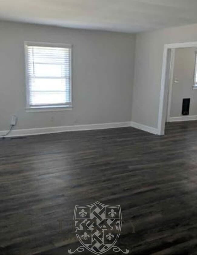 Building Photo - 210 W Lokey Ave