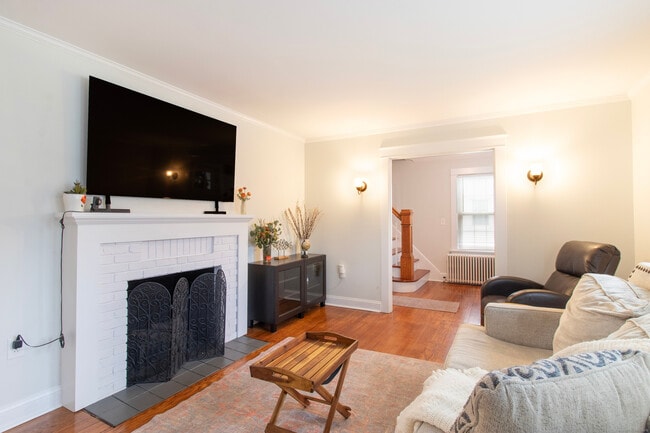 Building Photo - 315 S Orchard St