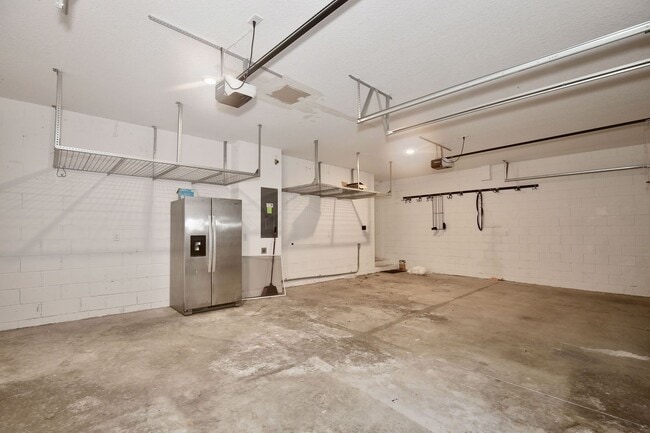 Building Photo - *Unfurnished* Beautiful 1/1 Spacious Garage Apartment in the Exclusive Laureate Park - Orlando!