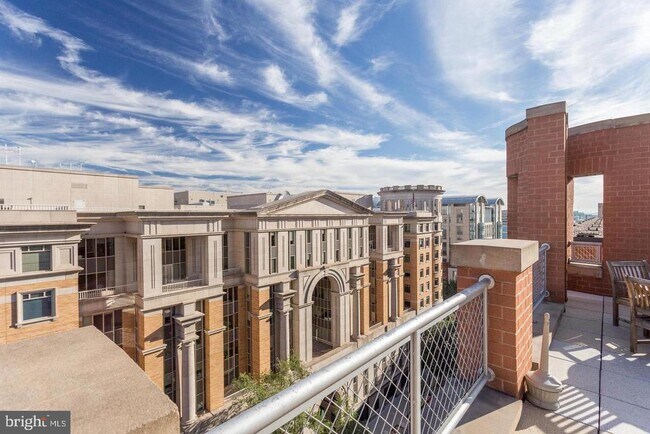 Building Photo - 616 E St NW