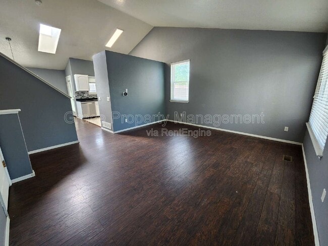 Building Photo - 327 W 116th Pl