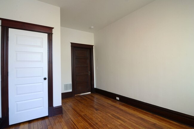 Building Photo - 3449 Iowa Ave