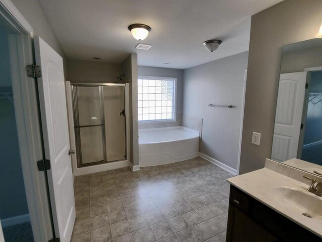 Building Photo - 1525 Gallant Fox Ct
