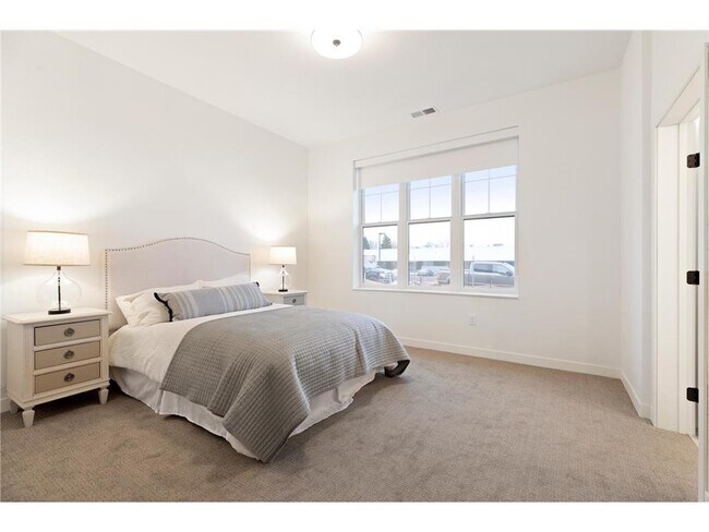 Building Photo - 366 Magnolia Ln