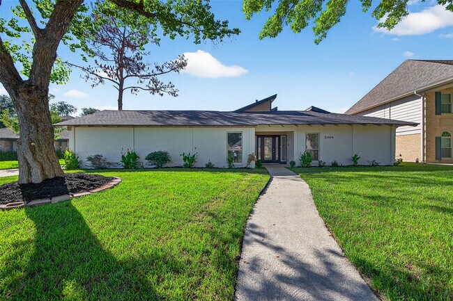 Building Photo - 3006 Golden Hills Ln
