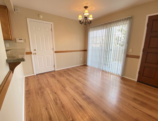 Building Photo - Spacious Townhome in Santee!