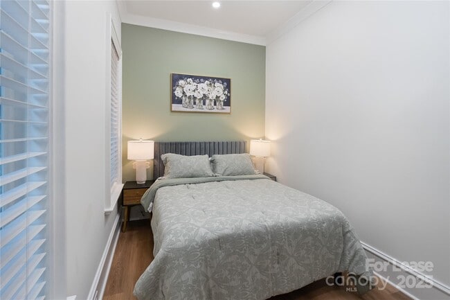 Building Photo - 705 S Torrence St