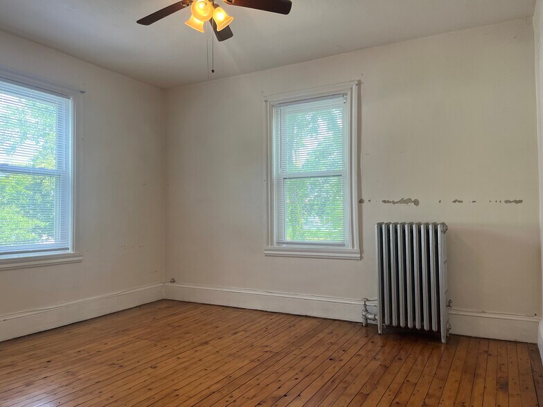 Building Photo - 38 Ivy St