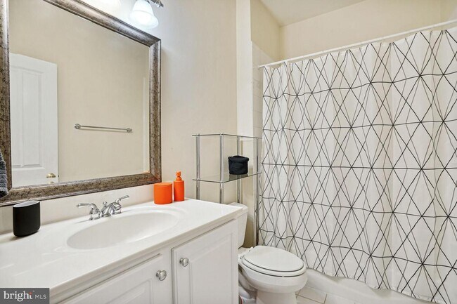 Building Photo - 5248 Clifton St