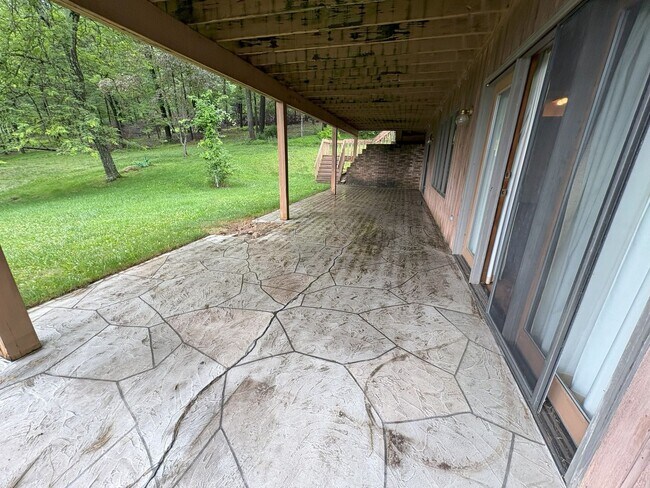 Building Photo - Single Family Home on 9.84 Acres