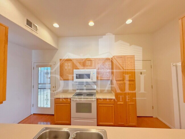 Building Photo - 15802 N Hidden Valley Ln