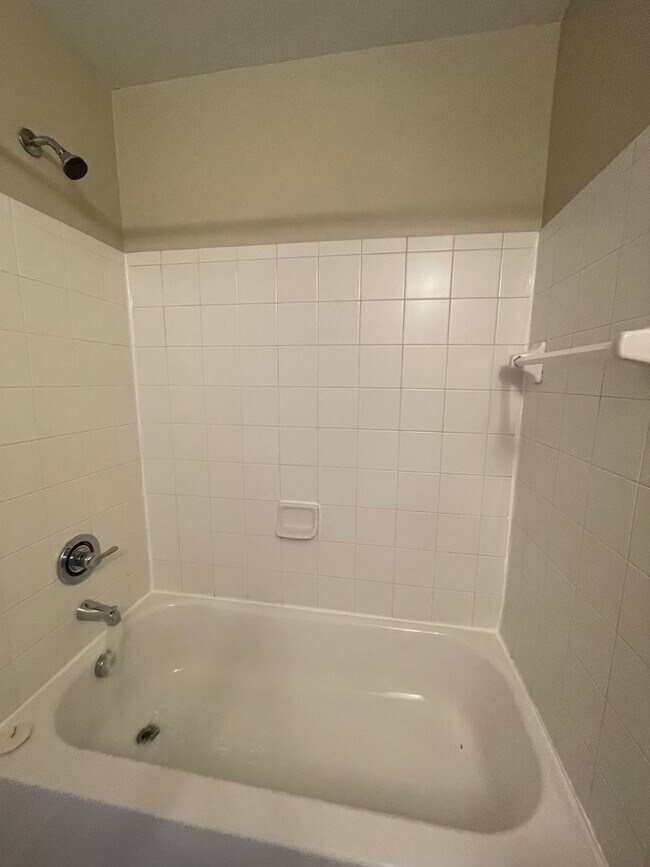 Building Photo - 18-1825 Whittaker