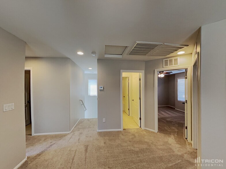 Building Photo - 6565 Willow Ave