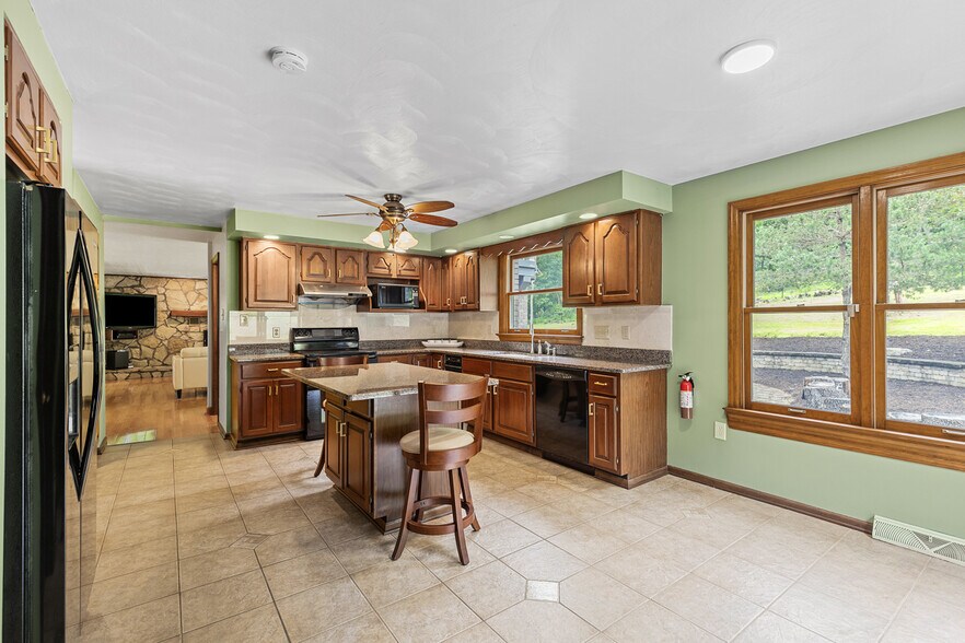 Building Photo - 5150 Mamont Rd