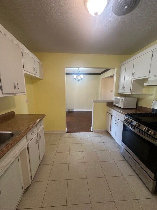 Building Photo - 2524 Eagle Dr