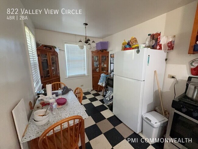Building Photo - 822 Valley View Cir