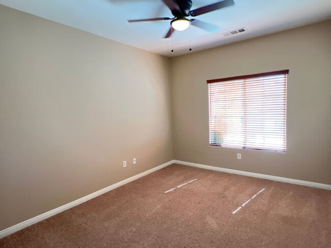 Building Photo - Northwest Bakersfield