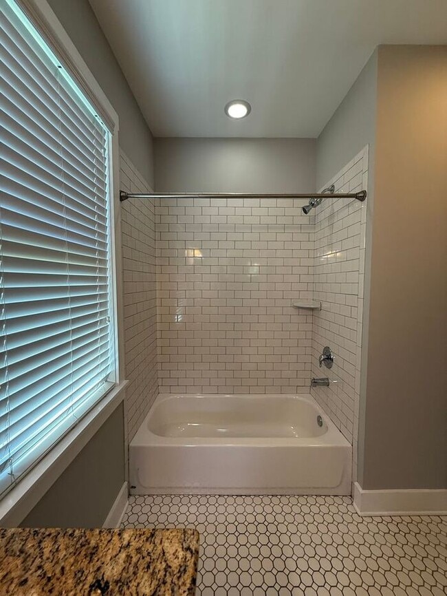 Building Photo - For Rent - Beautiful South Nashville House