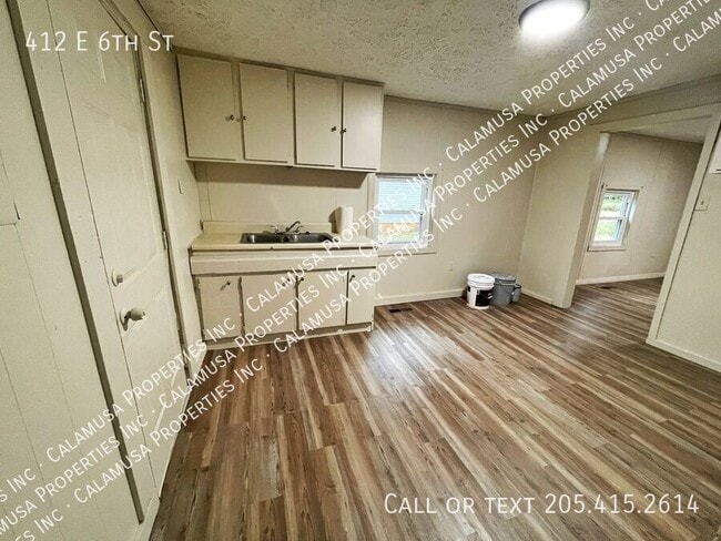 Building Photo - 412 E 6th St