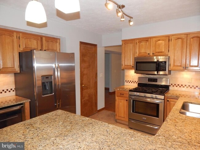 Building Photo - 43974 White Cedar Ln