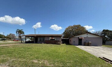 Building Photo - "Charming 2-Bedroom Retreat with optional studio on Coral Avenue – Cozy Comfort Awaits in Kissimm...