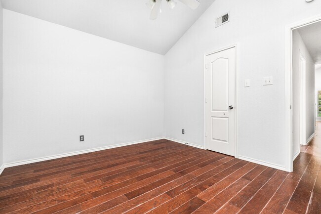 Building Photo - 5314 Lake Golden Dr