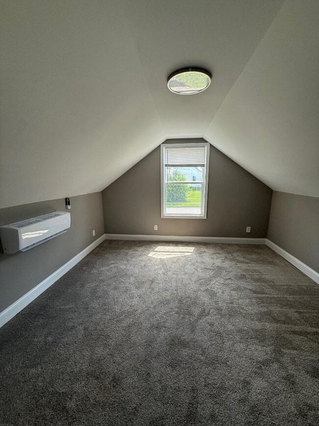 Building Photo - 1012 Oak Hill Dr