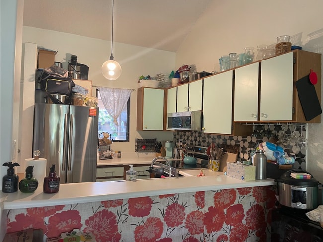 Building Photo - 15 Kulanihakoi St