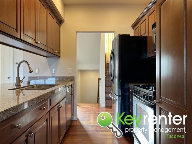 Building Photo - Luxury View Home in Gas Lamp Terrace, near...