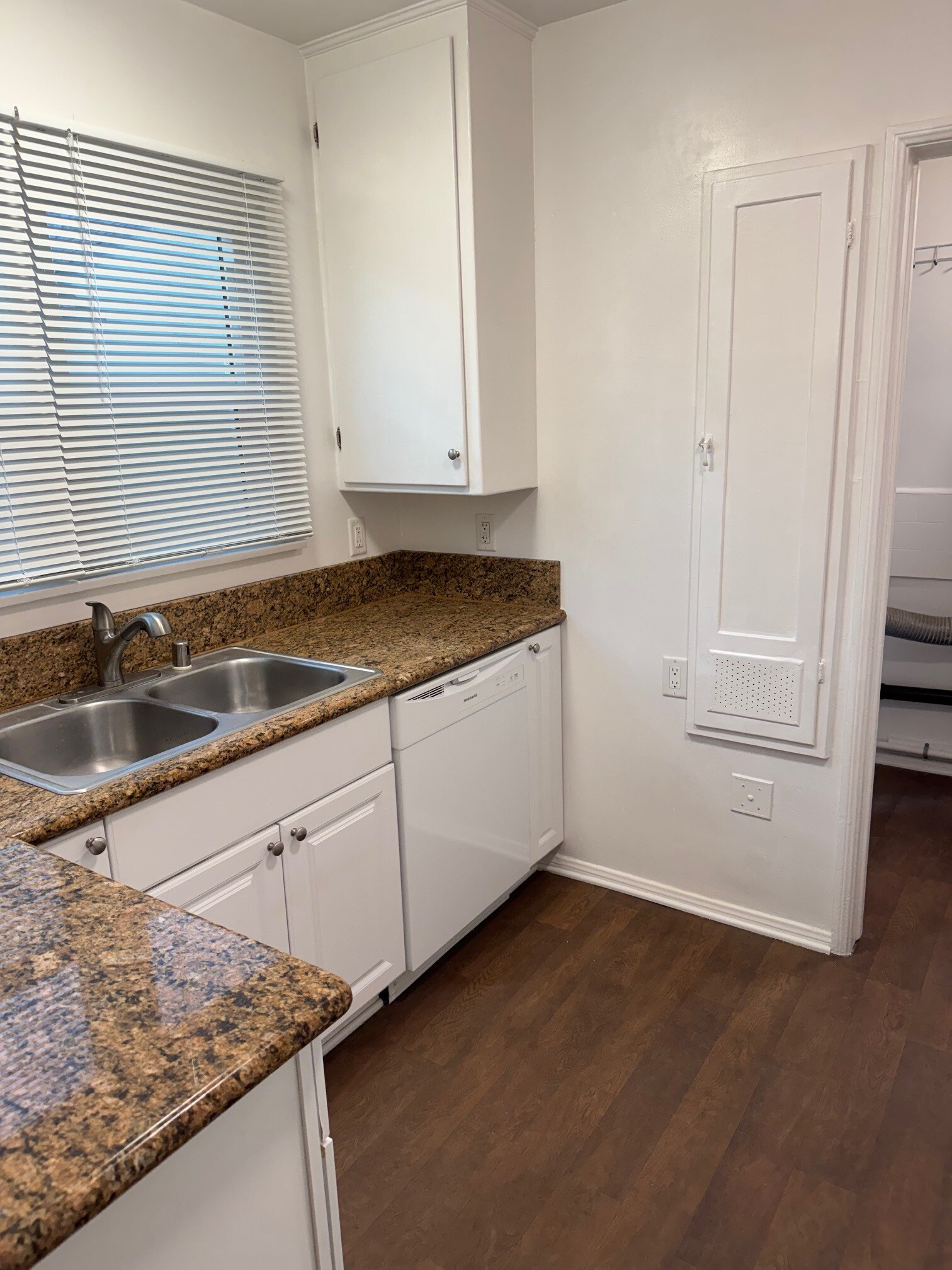 Building Photo - 5981 Guthrie Ave