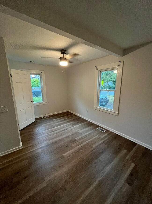 Building Photo - 83 Woodroad Trail