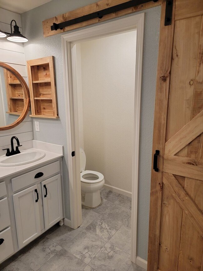 Building Photo - Beautiful 3 Bedroom 2.5 bath Home