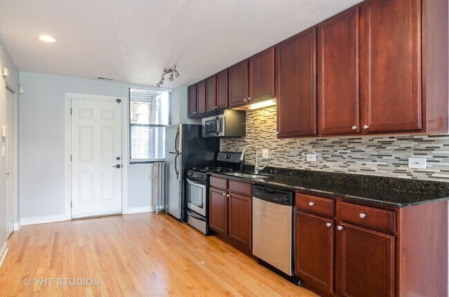 Building Photo - 5003 S Prairie Ave