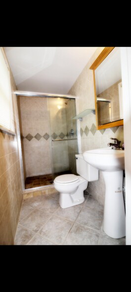 Building Photo - 404 Belmellen Ct