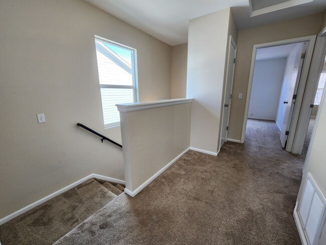 Building Photo - 3 Bed 3 bath house in 80910!