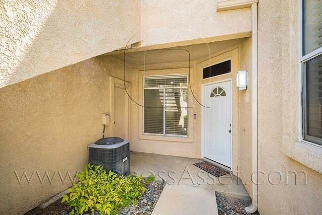 Building Photo - Luxury 2 Bed/2 Bath Condo Home In The Desi...