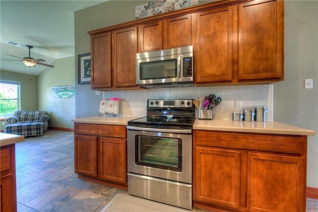 Building Photo - 2206 Brittway Ln