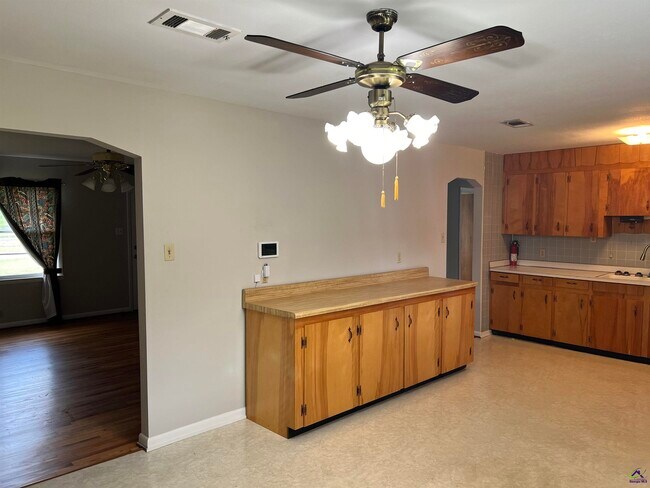 Building Photo - 482 Lake Joy Rd