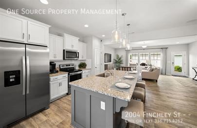 Building Photo - 2004 Finchley St